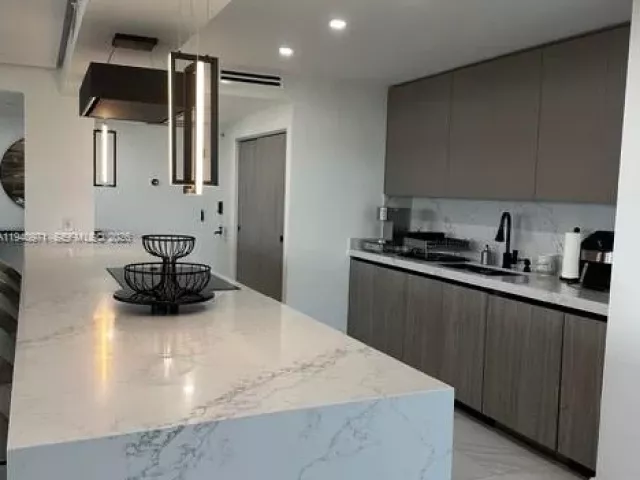 3-bedroom condo for rent in Aventura - 19707 Turnberry Way 23J - MondialRealty