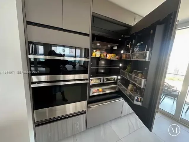 3-bedroom condo for rent in Aventura - 19707 Turnberry Way 23J - MondialRealty