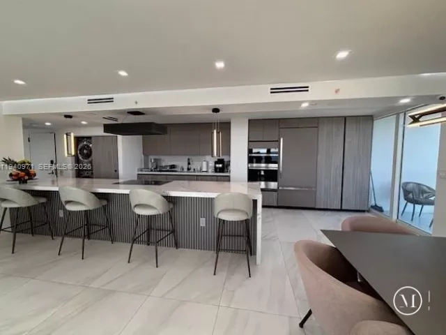 3-bedroom condo for rent in Aventura - 19707 Turnberry Way 23J - MondialRealty