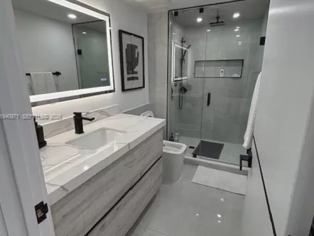 3-bedroom condo for rent in Aventura - 19707 Turnberry Way 23J - MondialRealty