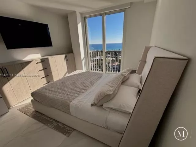 3-bedroom condo for rent in Aventura - 19707 Turnberry Way 23J - MondialRealty