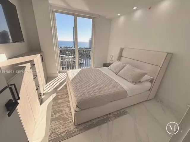 3-bedroom condo for rent in Aventura - 19707 Turnberry Way 23J - MondialRealty