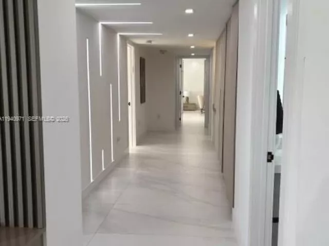 3-bedroom condo for rent in Aventura - 19707 Turnberry Way 23J - MondialRealty