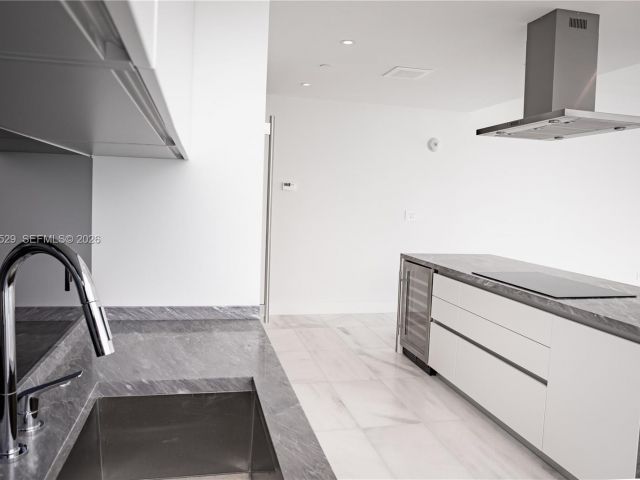 Apartment for rent  Unit #4403 - photo 7013802