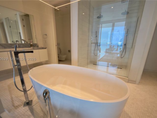 4-bedroom condo for rent in Miami - 700 NE 26th Terrace 4403 - MondialRealty