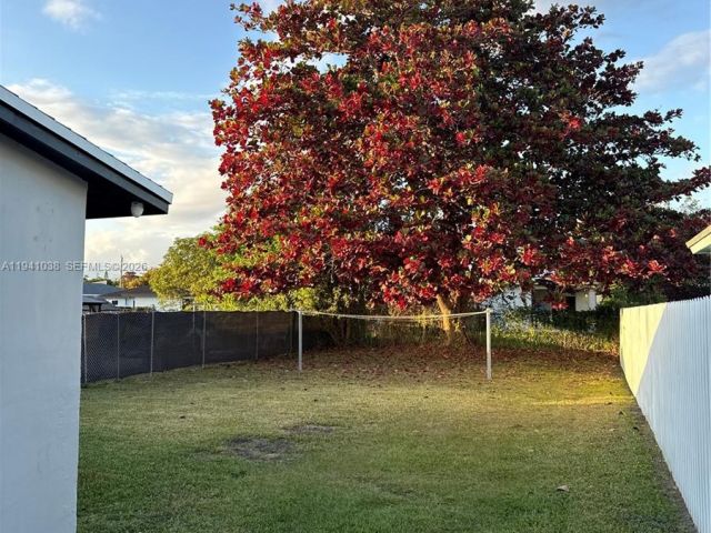 Home for rent at 10335 SW 181st St 2 - photo 7478645