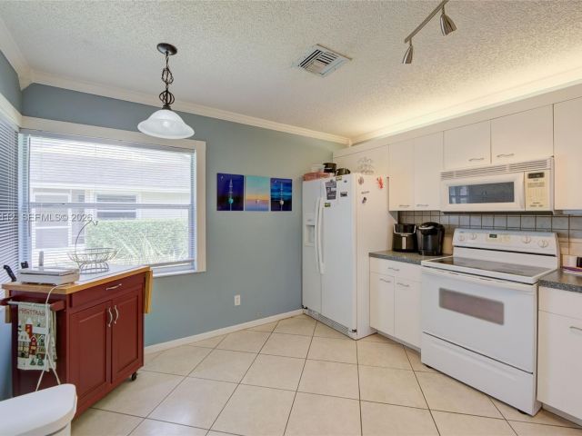 3-bedroom home for rent in Deerfield Beach - 1248 W Lakes Dr 1248 - MondialRealty