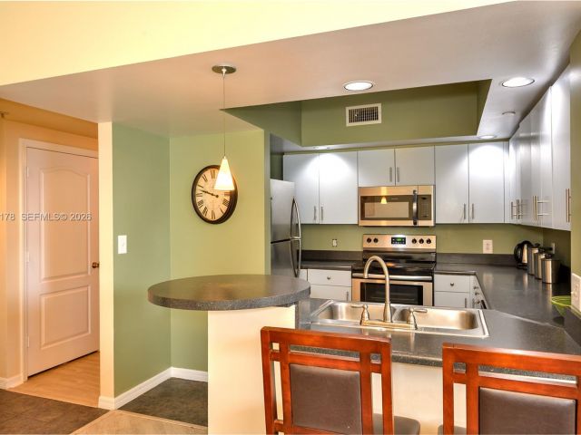 Apartment for sale  Unit #905 - photo 7018062