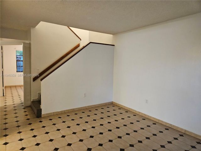 3-bedroom home for rent in Miami - 510 NW 109th Ave 704-7 - MondialRealty