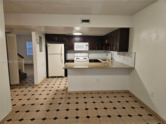 3-bedroom home for rent in Miami - 510 NW 109th Ave 704-7 - MondialRealty