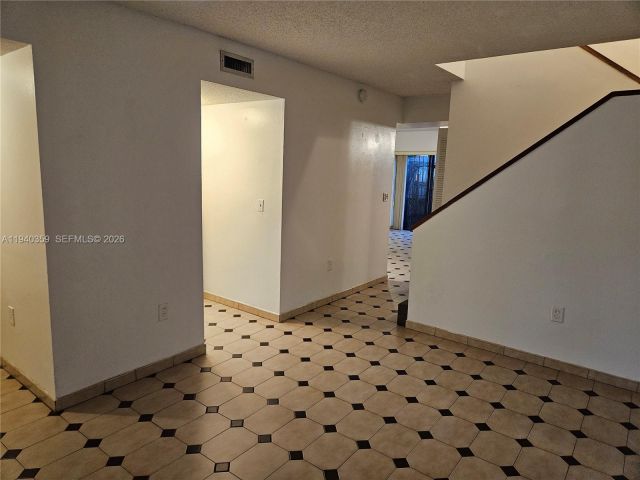 3-bedroom home for rent in Miami - 510 NW 109th Ave 704-7 - MondialRealty
