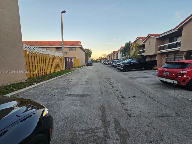 3-bedroom home for rent in Miami - 510 NW 109th Ave 704-7 - MondialRealty