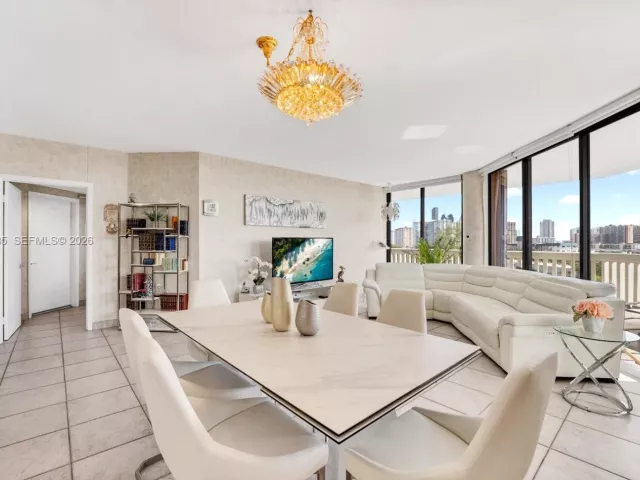 3-bedroom condo for sale in Aventura - 2000 Island Blvd 602 - MondialRealty