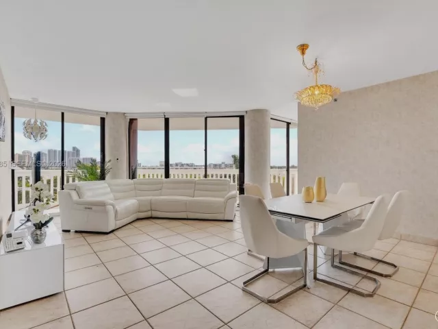 3-bedroom condo for sale in Aventura - 2000 Island Blvd 602 - MondialRealty