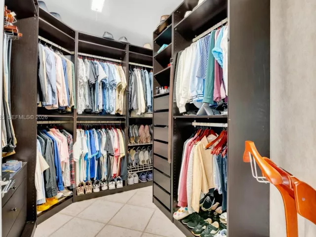 3-bedroom condo for sale in Aventura - 2000 Island Blvd 602 - MondialRealty