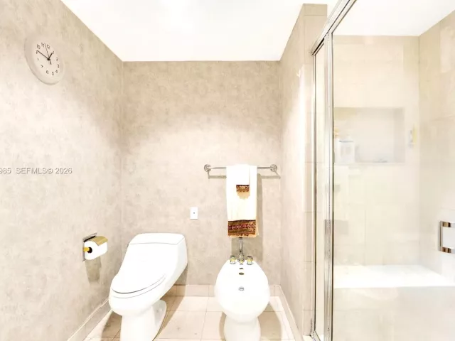 3-bedroom condo for sale in Aventura - 2000 Island Blvd 602 - MondialRealty