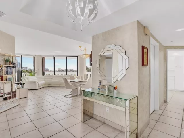 3-bedroom condo for sale in Aventura - 2000 Island Blvd 602 - MondialRealty