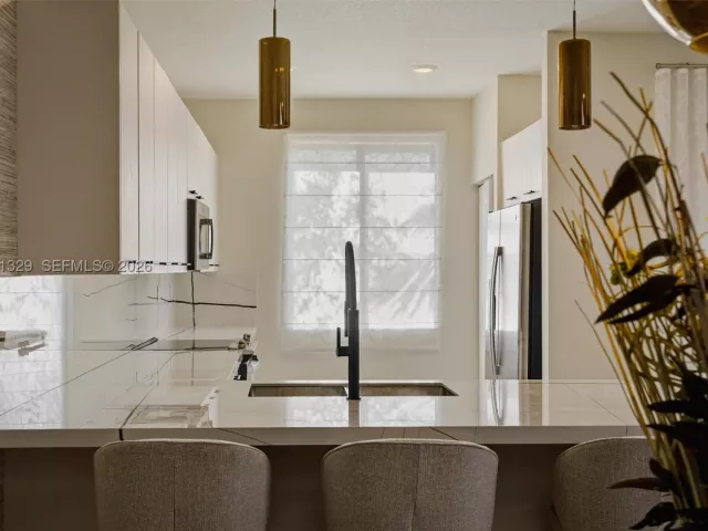 3-bedroom home for sale in Doral - 4250 NW 83rd Ave - MondialRealty