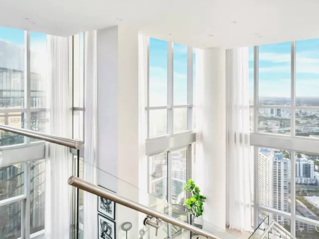 4-bedroom condo for sale in Miami - 851 NE 1st Avenue Penthouse 4612 - MondialRealty