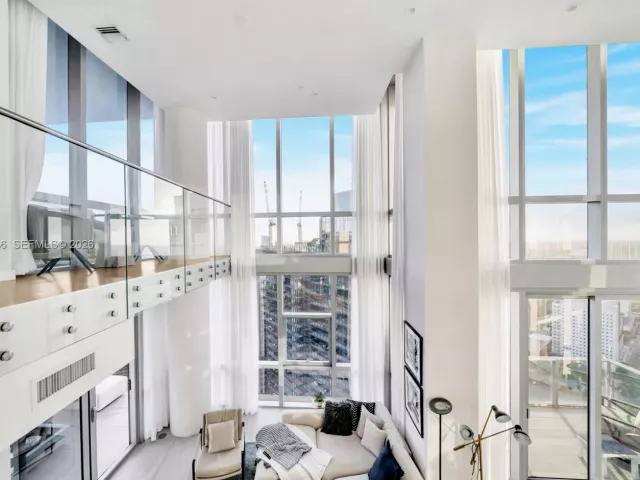 4-bedroom condo for sale in Miami - 851 NE 1st Avenue Penthouse 4612 - MondialRealty