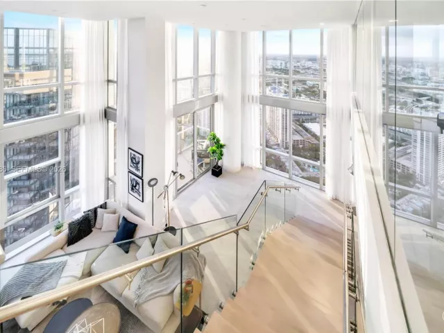 4-bedroom condo for sale in Miami - 851 NE 1st Avenue Penthouse 4612 - MondialRealty