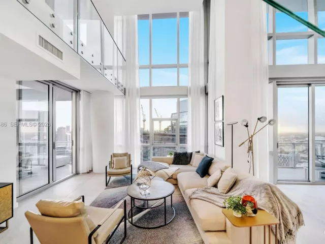 4-bedroom condo for sale in Miami - 851 NE 1st Avenue Penthouse 4612 - MondialRealty