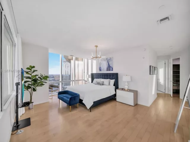 4-bedroom condo for sale in Miami - 851 NE 1st Avenue Penthouse 4612 - MondialRealty