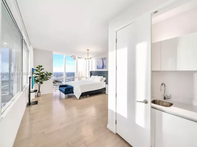 4-bedroom condo for sale in Miami - 851 NE 1st Avenue Penthouse 4612 - MondialRealty
