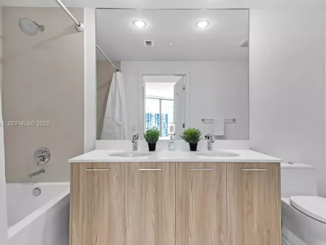 1-bedroom condo for rent in Miami - 501 NE 31st St 1607 - MondialRealty