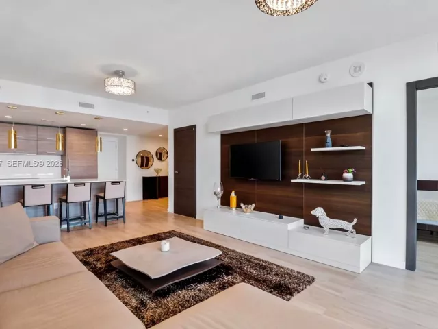 2-bedroom condo for sale in Miami - 1300 S Miami Ave 3902 - MondialRealty