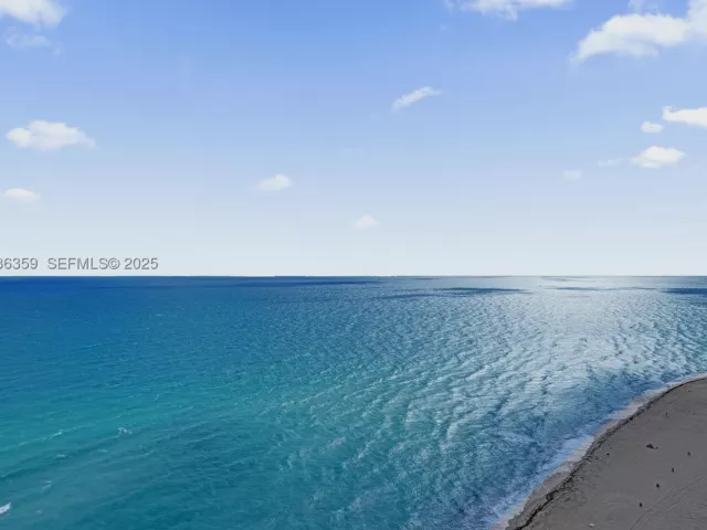 3-bedroom condo for sale in Sunny Isles Beach - 15811 Collins Ave 2201 - MondialRealty