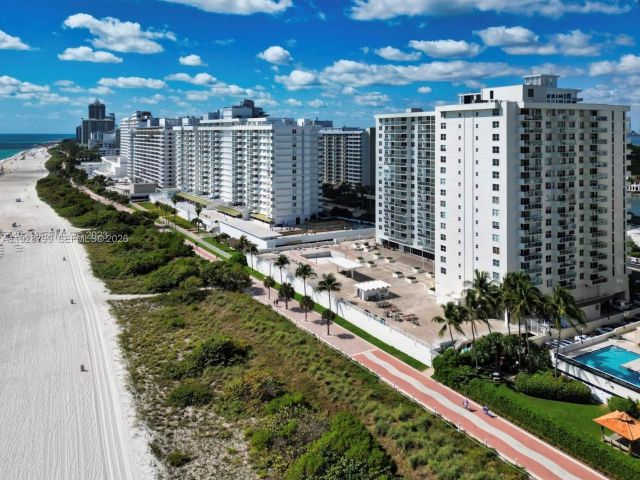 1-bedroom condo for rent in Miami Beach - 5701 Collins Ave 505 - MondialRealty