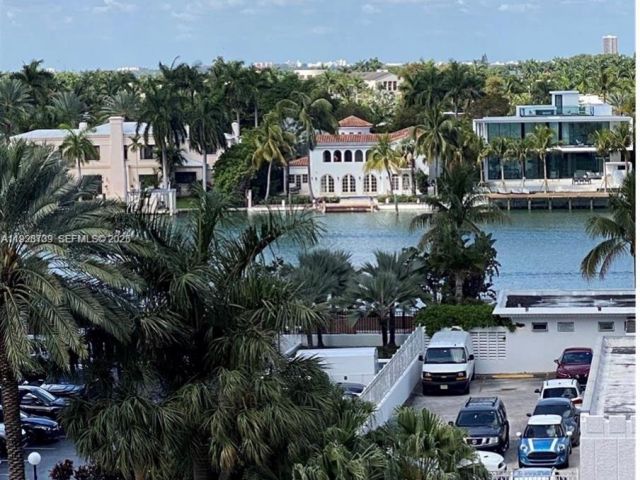 1-bedroom condo for rent in Miami Beach - 5701 Collins Ave 505 - MondialRealty