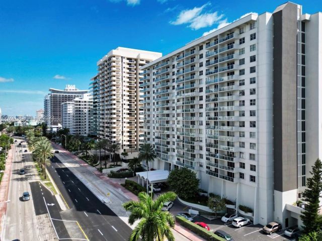 1-bedroom condo for rent in Miami Beach - 5701 Collins Ave 505 - MondialRealty