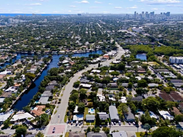 2-bedroom home for sale in Wilton Manors - 1464 NE 24th St - MondialRealty