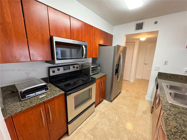 Apartment for rent  Unit #1708 - photo 7433299