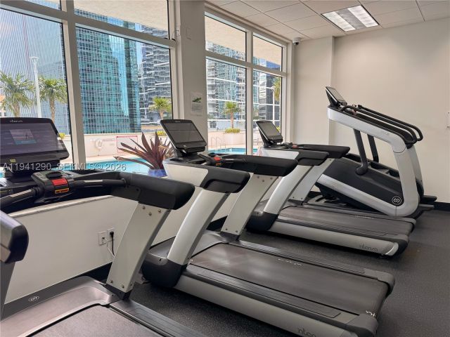 1-bedroom condo for rent in Miami - 1200 Brickell Bay Dr 1708 - MondialRealty