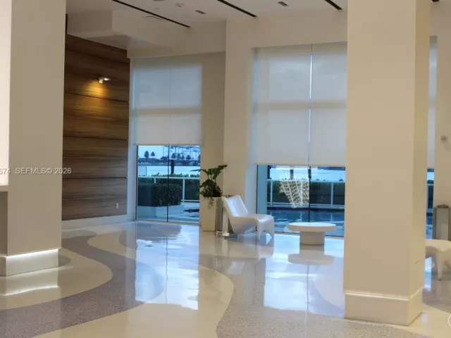 2-bedroom condo for rent in Miami Beach - 650 West Ave 810 - MondialRealty