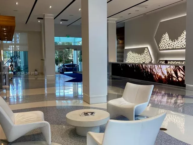 2-bedroom condo for rent in Miami Beach - 650 West Ave 810 - MondialRealty