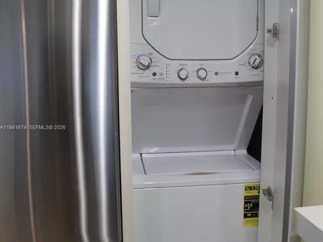 2-bedroom condo for rent in Miami Beach - 650 West Ave 810 - MondialRealty