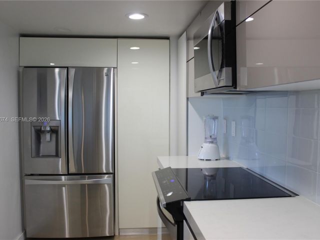 Apartment for rent  Unit #810 - photo 7019351