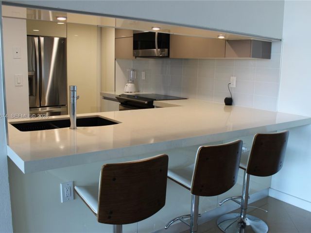 Apartment for rent  Unit #810 - photo 7019352