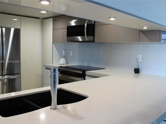 Apartment for rent  Unit #810 - photo 7019353