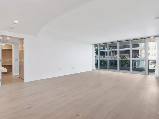 2-bedroom condo for sale in Surfside - 9401 Collins Ave 505 - MondialRealty