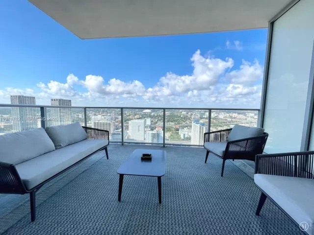 2-bedroom condo for sale in Miami - 851 NE 1st Ave 3606 - MondialRealty