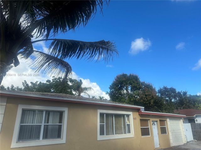 3-bedroom home for rent in Miami - 465 NE 157th Ter 2 - MondialRealty