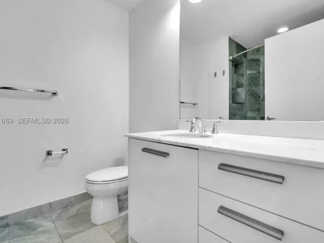 1-bedroom condo for sale in Miami - 1050 Brickell Ave 2418 - MondialRealty