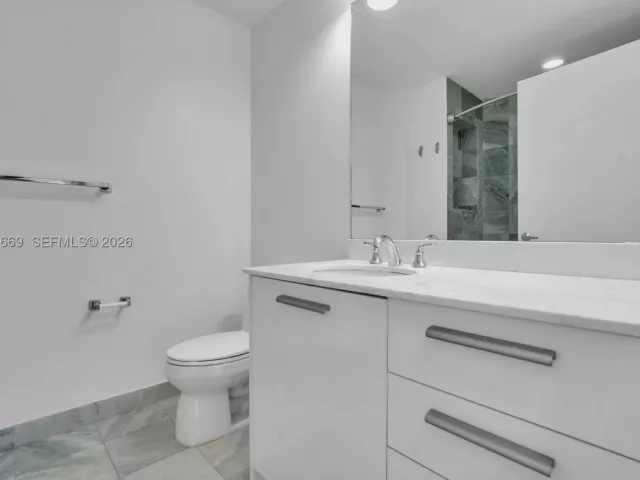 1-bedroom condo for sale in Miami - 1050 Brickell Ave 2418 - MondialRealty