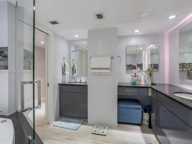 Apartment for rent  Unit #PH3A - photo 7017757