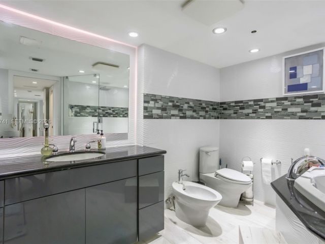 Apartment for rent  Unit #PH3A - photo 7017758